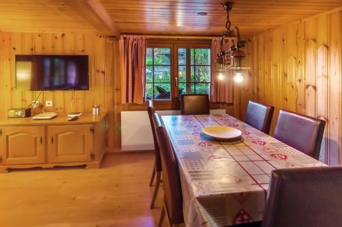 Charming Little Chalet for 6 People & Free Ski Lockers