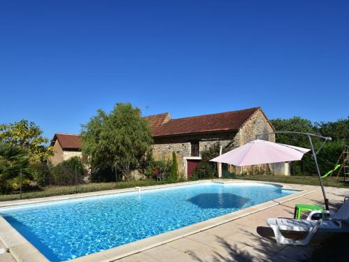 Photo Cozy Holiday Home in Besse with Swimming Pool