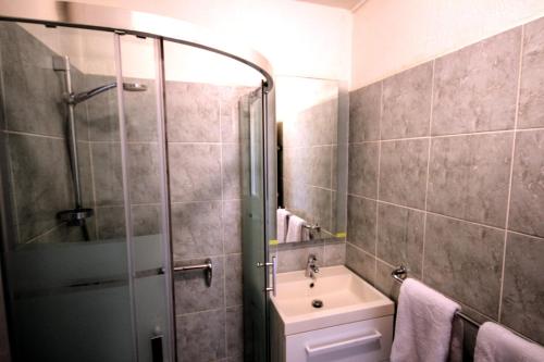 Appartement devant la Marina (MQTI38) - image 4