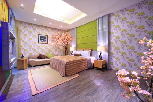 Rainbow Forest Motel in Xiushui Township