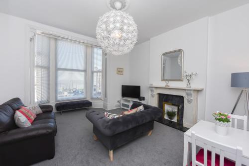Spacious one bedroom apartment with a sofa bed offering a sea view sleeps four 1