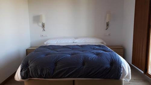 1 king bed, 1 sofa bed