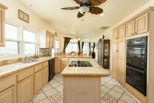 Oceanside Paradise - image 4