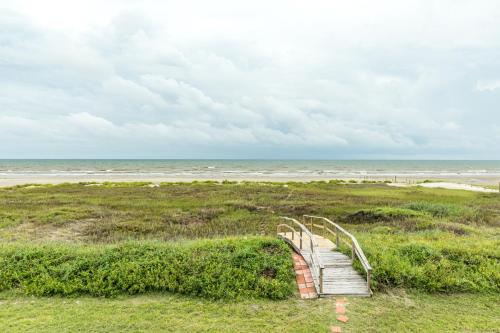 Oceanside Paradise - image 6
