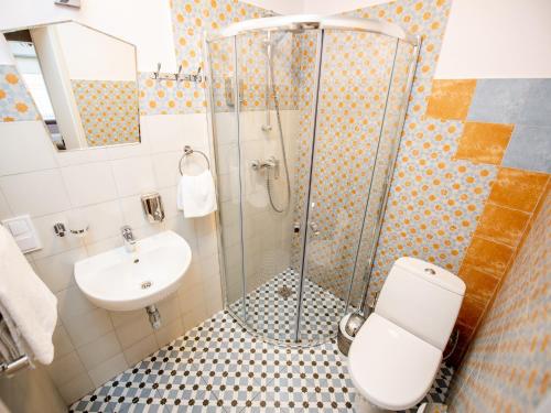 Superior King Room image 5