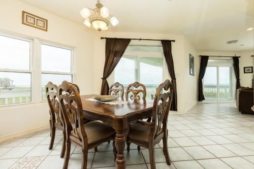 Oceanside Paradise - image 8