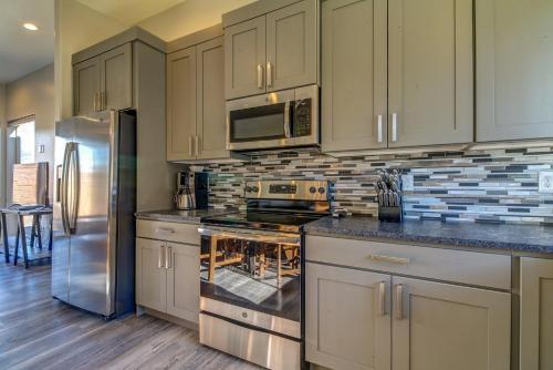 Rim View 2 in Spanish Valley