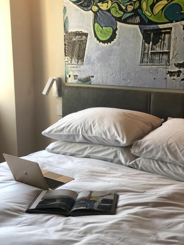 1 queen bed