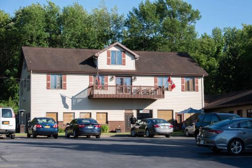 Blue Spruce Motel - 출입구