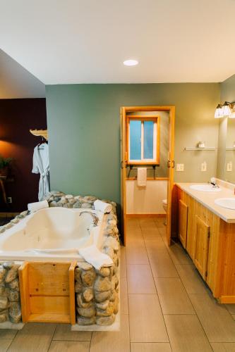 Pine River Ranch B&B - 온수 욕조