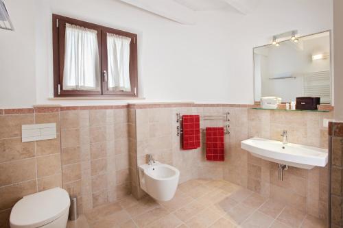 Bathroom, CONTEA DEI CILIEGI (official) in Pedaso
