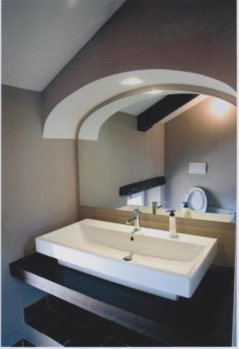 Studio Apartment with Sea View image 8