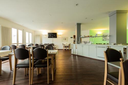 Restaurant, Hotel am Schillerplatz in Pleidelsheim