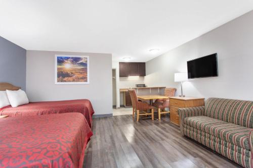 Studio Suite with 2 Double Beds, Smoking