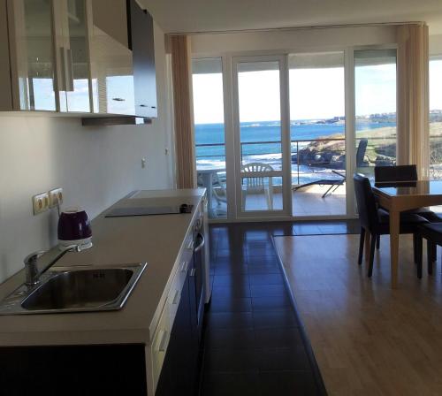 Hotel Romance - image 10