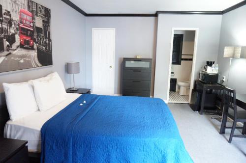 Central Motel Courtyard – White Plains, NY