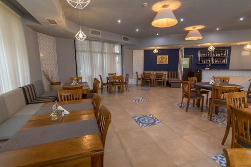 Hotel Kardjali - image 2
