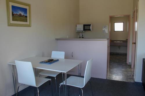 Holdens Bay Holiday Park Room Type - 1 Bedroom Ensuite Motel Style Unit