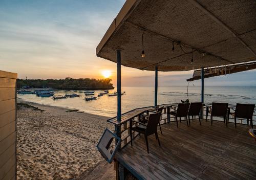Mushroom Beach Bungalows