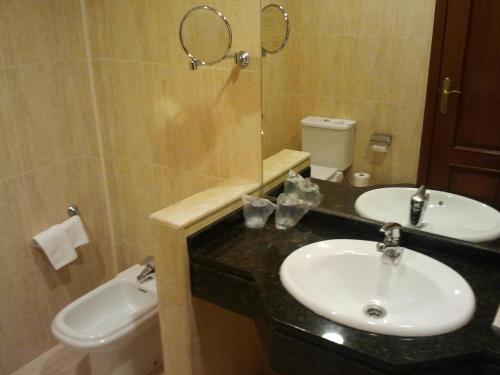 3 twin beds