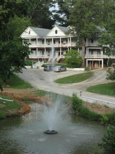 Acorn Hill Lodge and Spa