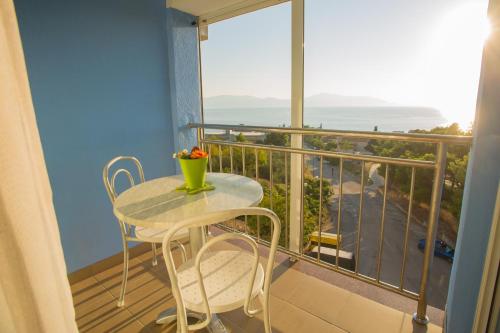 ระเบียง/ชานเรือน, Aparthotel Pecic in กราแดค