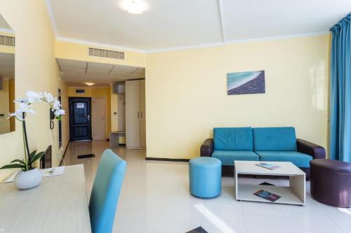 One-Bedroom Suite image 8