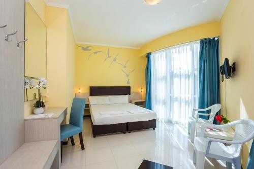 Double or Twin Room image 2