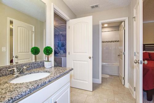 Solterra - 6 Bedrooms House w/pool-7040SR in Davenport, USA