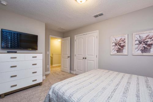 Solterra - 6 Bedrooms House w/pool-7040SR in Davenport, USA
