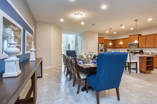 Windsor at Westside-8 Bedrooms House w/pool-3711WW - image 9