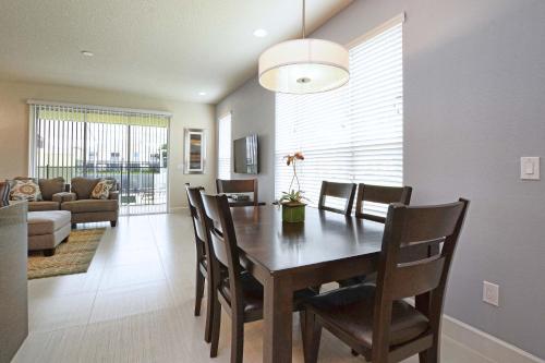 Serenity - 3 Bed Townhouse w/splashpool-5105SY - image 8