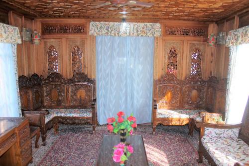 Iram Houseboats - image 5