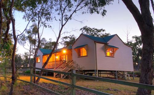 Accommodation Creek Cottages & Sundown View Suites