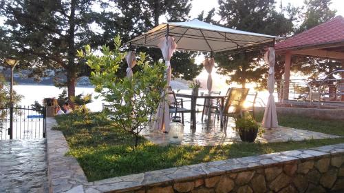  Stara Novalja Apartment Sleeps 2 Air Con WiFi in Stara Novalja
