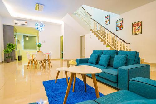 4-Bedrm ensuite family friendly house near Aeon Bukit Indah photo