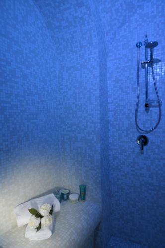 Suite with Spa Access image 8