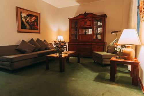Deluxe Suite image 3