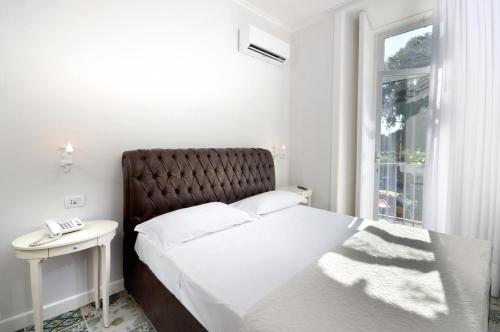 Suite with Spa Bath image 9