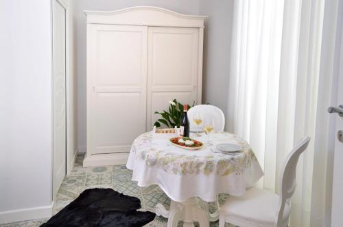 Junior Suite with Balcony image 7