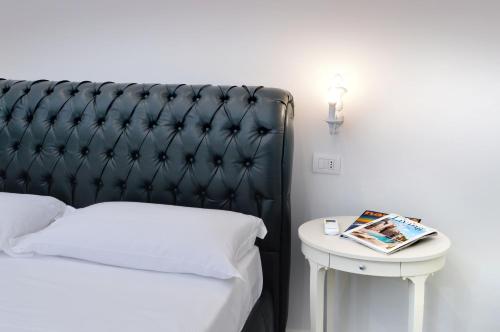 Junior Suite with Balcony image 6