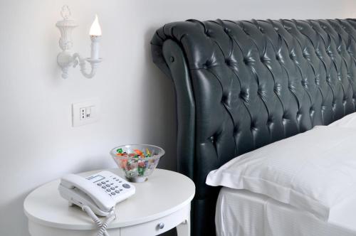 Junior Suite with Balcony image 4