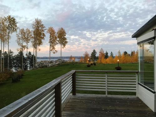 Tahlo Hillhouse and Underhill Beach & Sauna in Nokia