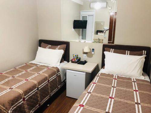 2 twin beds