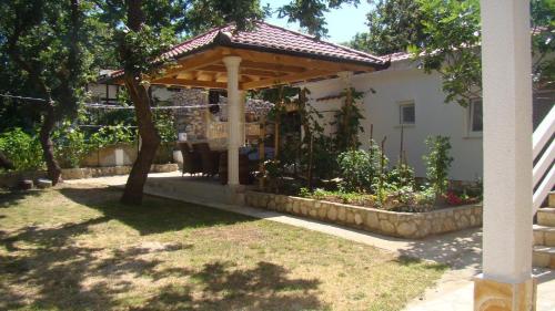  Apartments S Lat in Borovići