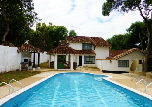 finca con piscina privada carmen de