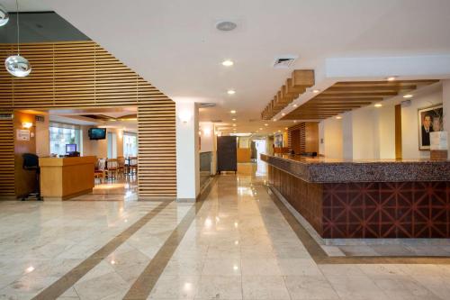 Hotel Plaza Calzada - 로비