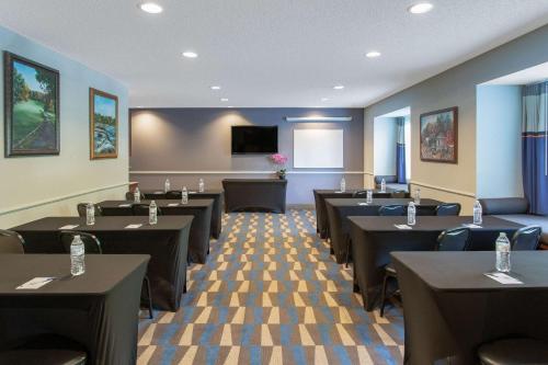 Microtel Inn & Suites by Wyndham Lillington/Campbell University