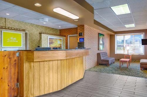 Days Inn by Wyndham Breezewood