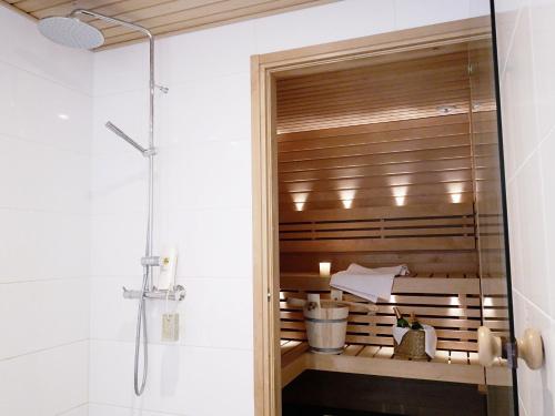 Shower, Roost Munkkisaari near Löyly